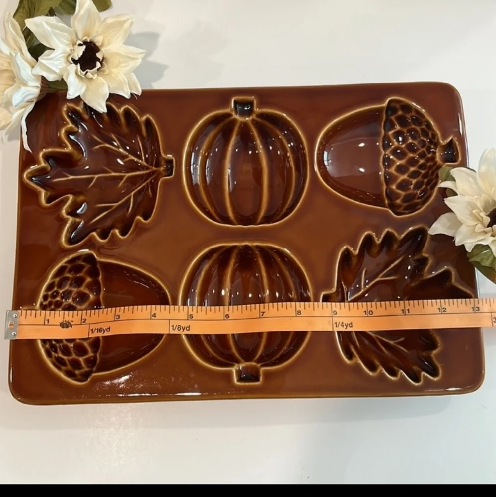 CRATE & Barrel Fall/Autumn‎ Home Tray/Dish featuring Pumpkins, Acorns & Leaves